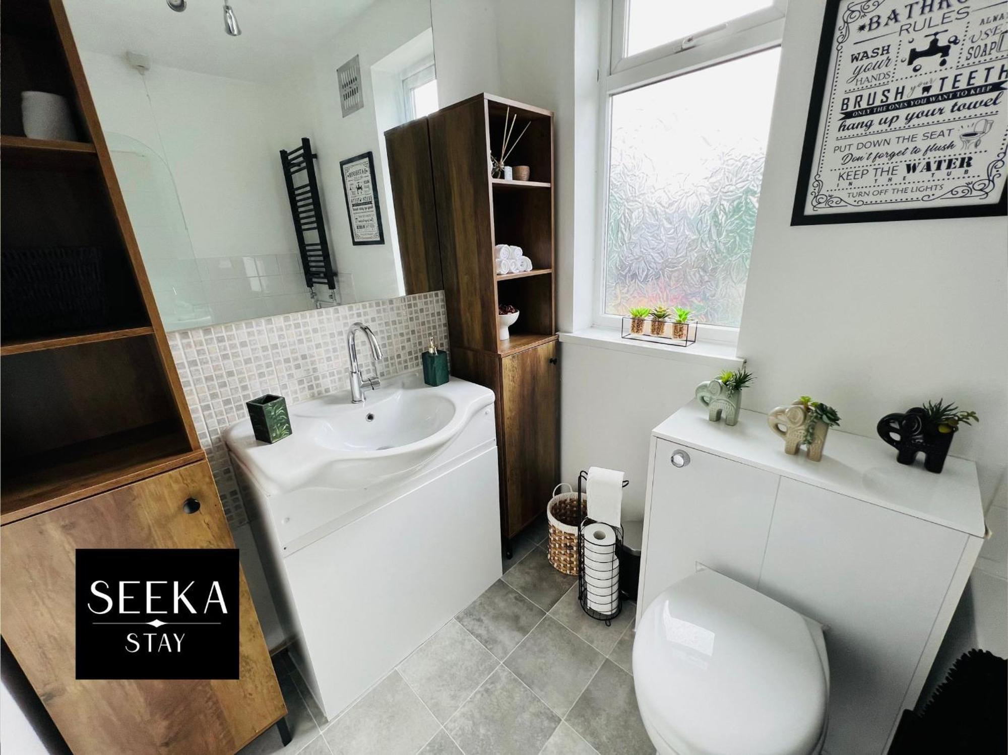 Cosy 2-Bedroom House, Walking Distance Cbs, Ideal For Contractors-Business Stays Ковънтри Екстериор снимка