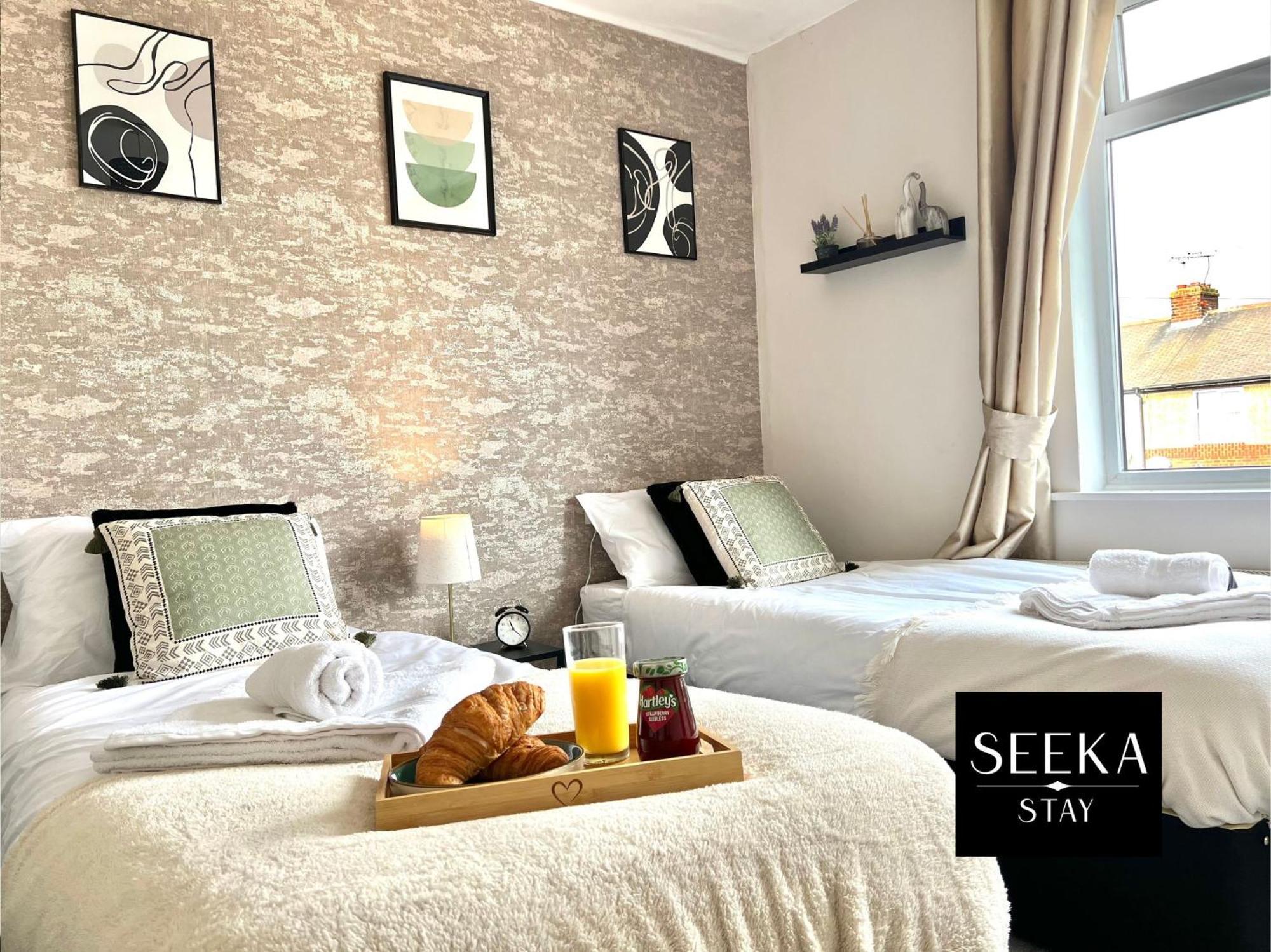 Cosy 2-Bedroom House, Walking Distance Cbs, Ideal For Contractors-Business Stays Ковънтри Екстериор снимка