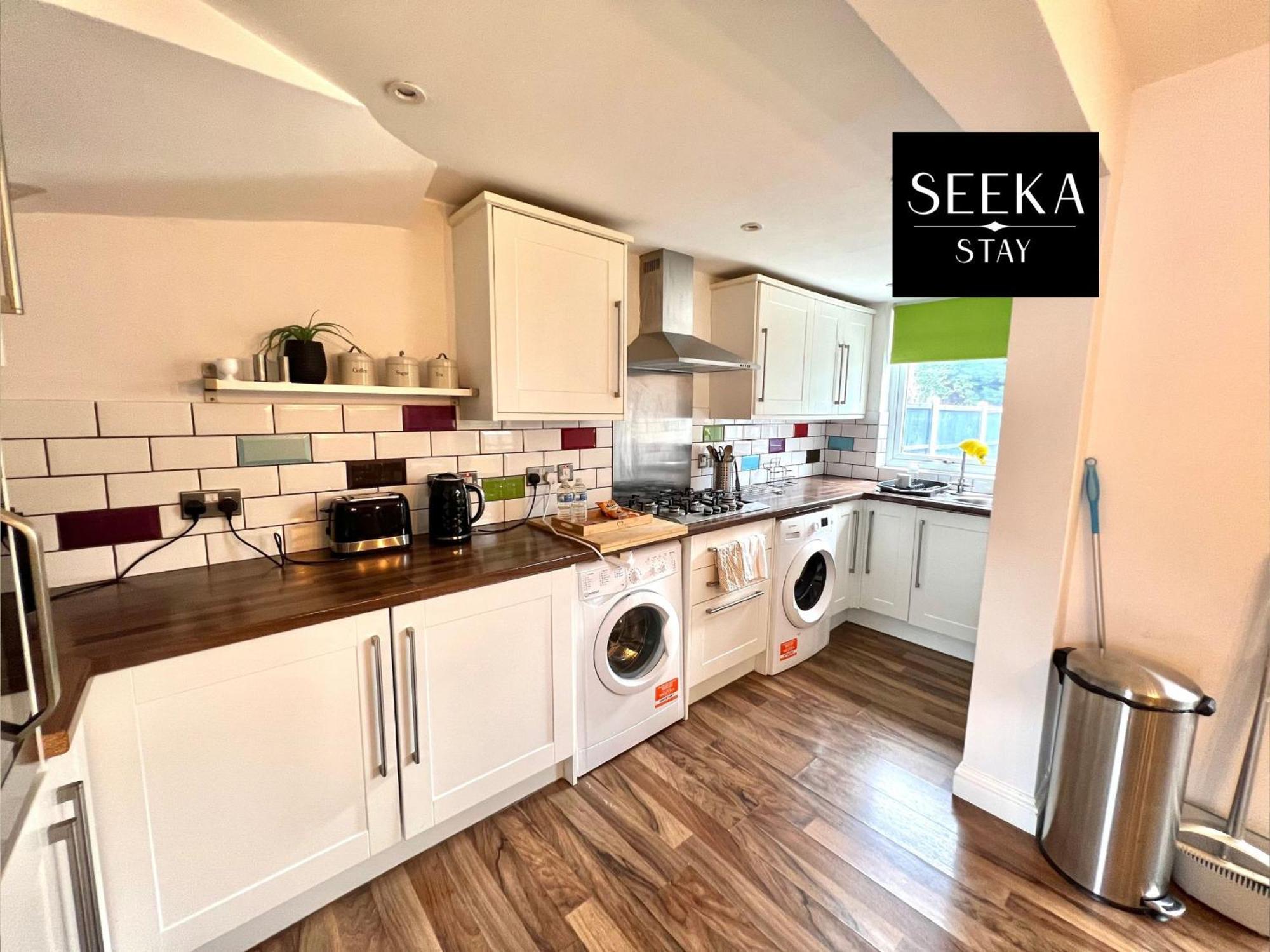 Cosy 2-Bedroom House, Walking Distance Cbs, Ideal For Contractors-Business Stays Ковънтри Екстериор снимка