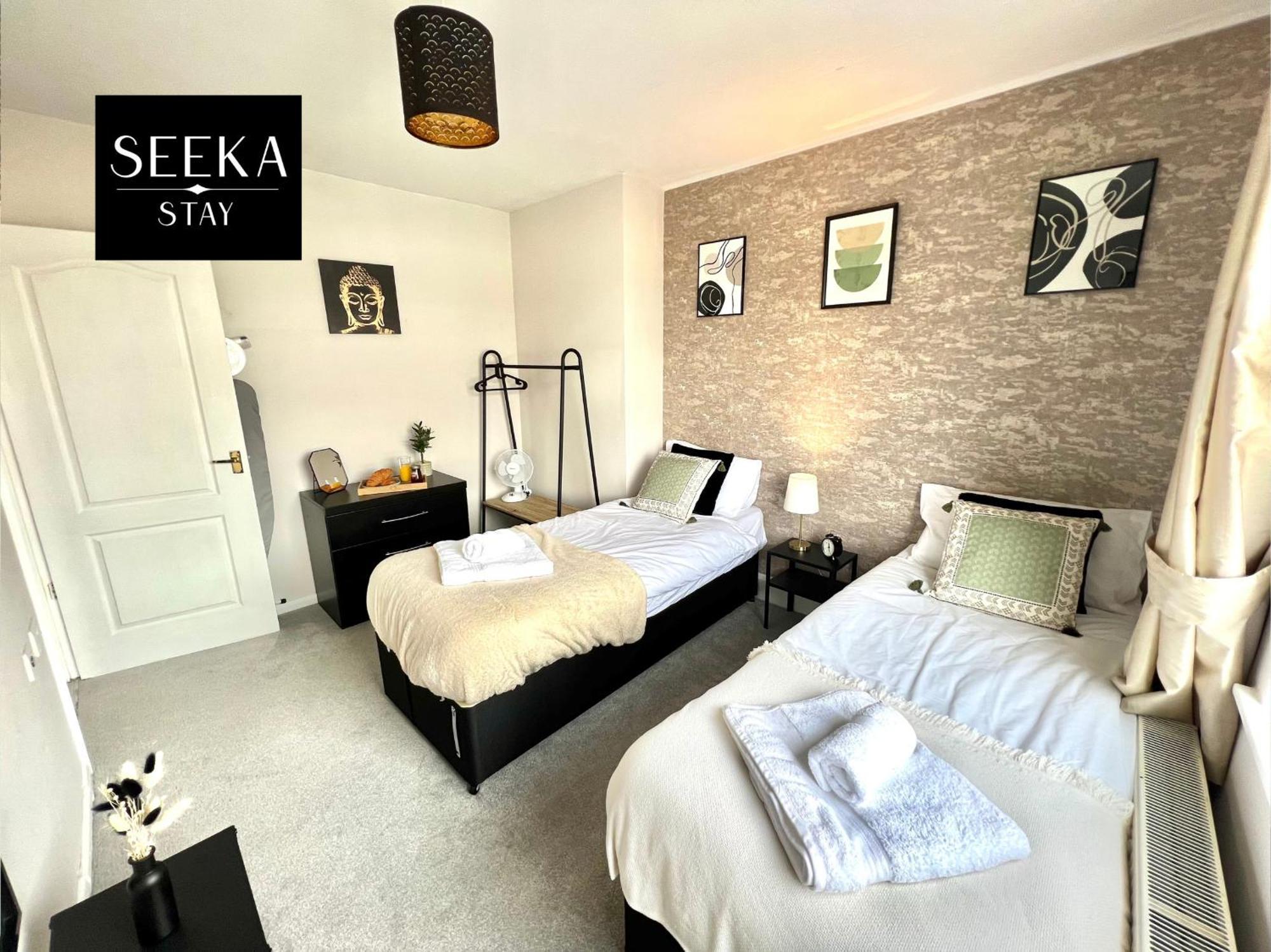 Cosy 2-Bedroom House, Walking Distance Cbs, Ideal For Contractors-Business Stays Ковънтри Екстериор снимка
